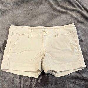 American Eagle Outfitters Cream Cargo Shorts Versatile Design